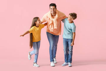Obraz premium Happy dancing man and his children on color background