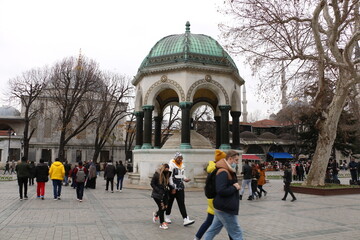 Obraz premium Selective focus. istanbul: historical sultanahmet german fountain mosque with magnificent architecture