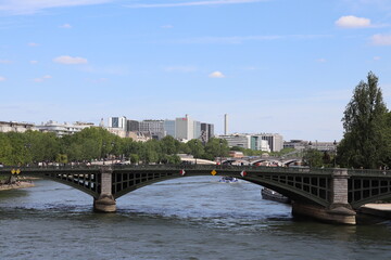 Le pont de Sully sur le fleuve Seine, construit en 1877, ville de Paris, ile de France, France