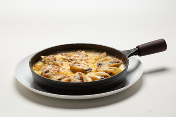 Conchiclione pasta stuffed with filet with four cheeses