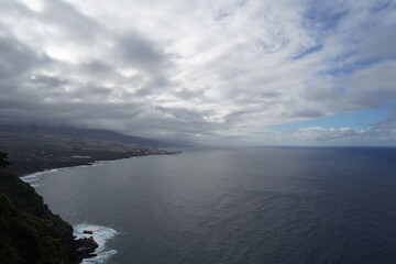 Fototapeta premium Atlantische Küste mit Brandung