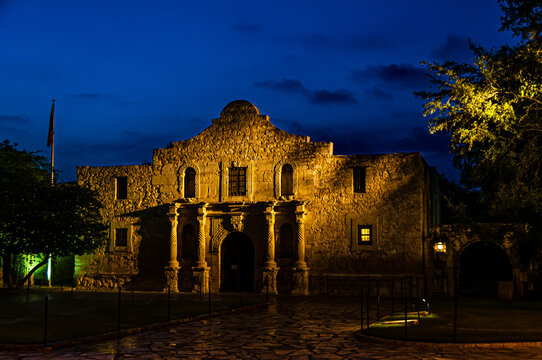 The Alamo after Dark