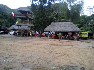 shipibos,shaninkas,peru