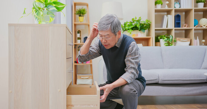 elder man has memory error