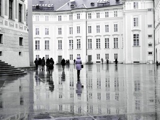 Obraz premium Lady in Purple. Reflection at Prague Castle, Czech.