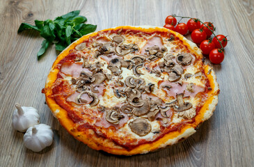 pizza prosciutto e funghi