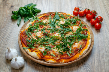 pizza with shrimp, mozzarella, arugula and tomato sauce