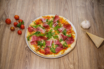 pizza with prosciutto crudo and spinach