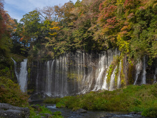 Fototapeta na wymiar 【滝と紅葉】富士山麓にある白糸の滝