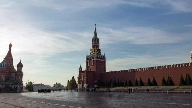 Moning view of Red Square and Moscow Kremlin. Time-lapse.