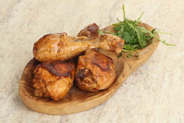Roasted chicken leg with rucola