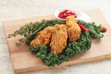 Crispy chicken wings with tomato ketchup