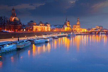 Obraz premium Winterabend in Dresden, Deutschland