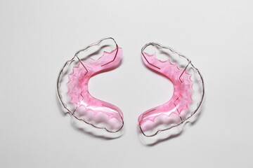 Retainer, colorful, pink, with wire bending, for wearing after orthodontics.