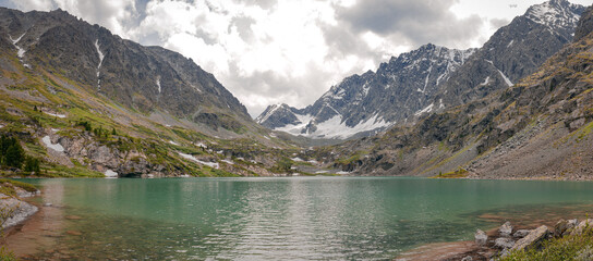 Fototapeta na wymiar The landscape of Kuyguk lake at Altay republic
