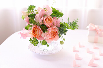 Beautiful spring bouquet of coral pink roses, sweet pea,  tulip flower, and green.　ピンクのバラのブーケ　花束　バレンタインデー　バレンタイン