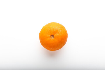 orange sur fond blanc