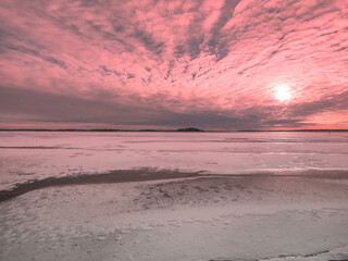 Obraz premium Spectacular sunset over frozen lake in the Sweden in winter