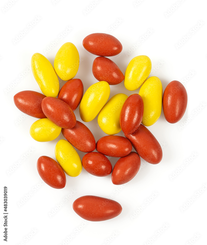 Wall mural glazed peanuts isolated on white background