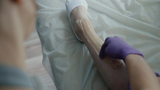sugar paste for sugaring is applied to the shin