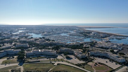 survol de port Camargue en Occitanie dans le sud de la France