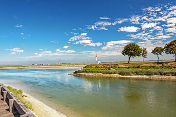 Saint-Valéry-sur-Somme. Phare et entrée du port. Somme. Picardie. Hauts-de-France