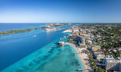 Foto op Plexiglas The drone panoramic view of Nassau city and Paradise island, Bahamas. © yujie