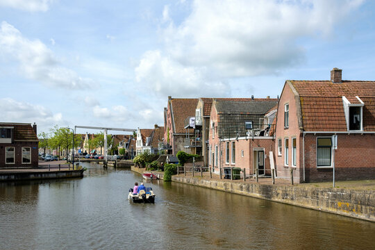 De kromme gracht in Franeker,  Friesland Province, The Netherlands