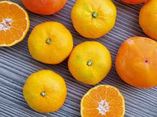 신선한 유기농 과일 귤과 감