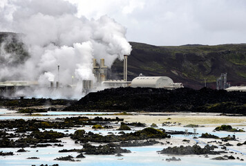 Fototapeta na wymiar Blue Lagoon mineral hot springs, Svartsengi Geo-Thermal Plant in the background, Grindavík close to Keflavik, Reykjanes Peninsula, Iceland, Polar Regions