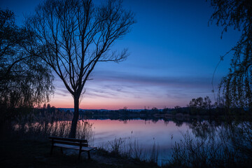 Fototapeta na wymiar Heure bleue au Lac de Gigny, Beaune, Bourgogne, France