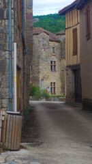 Village de Feneyrols, dans le Tarn-et-Garonne, avec ses nombreuses maisons en pierre