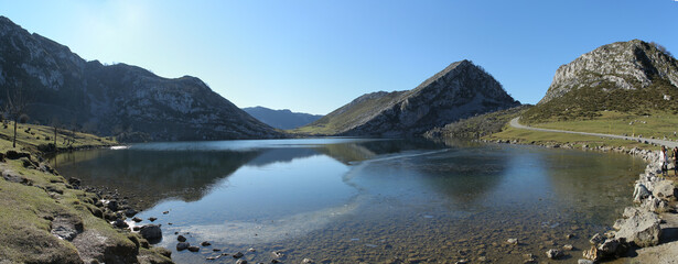 Lago Enol, Lagos de Covadonga, Parque Nacional de los Picos de Europa, Asturias, España