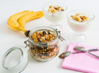Baked granola with yogurt and banana