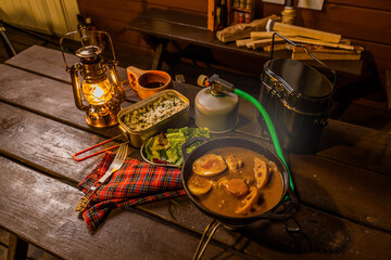 キャンプでカレー　Making curry outdoors at the campsite 