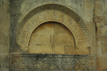 Serramonacesca - Abruzzo - Abbey of San Liberatore in Maiella - Simple archivolt of one of the side portals