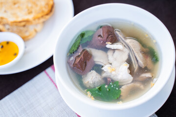 Clear soup with pork and pork offal
