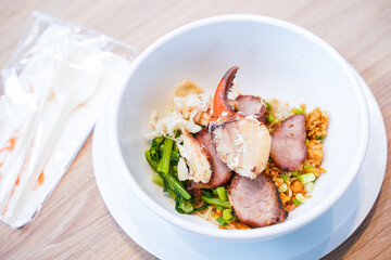 egg noodle with crab claw and pork
