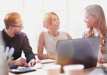 close up.successful business team discussing new ideas