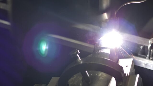 KUKA robots for machine tool automation industry welding 02