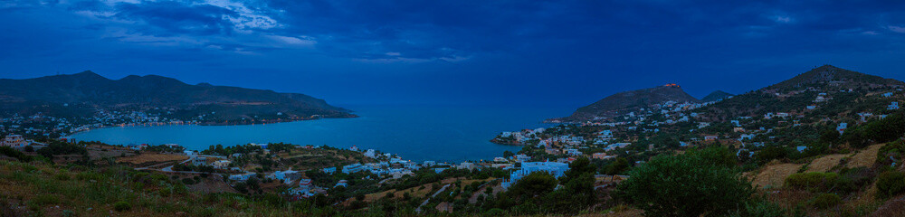 Fototapeta na wymiar Blaue Stunde über der Bucht von Alinda auf der griechischen Insel Leros
