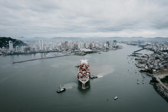 Imagens a&eacute;reas de Itaja&iacute;, Santa Catarina
