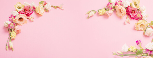 Obraz na płótnie Canvas spring beautiful flowers on pink background