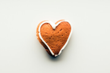 Gingerbread in the shape of a heart with a pattern of sugar glaze