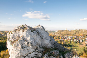 Skałka. Skałki. Zamek Olsztyn. Jura Krakowsko-Częstochowska © shake_pl