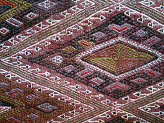Hand woven Kelim rug in traditional oriental pattern in Gigim tech ique