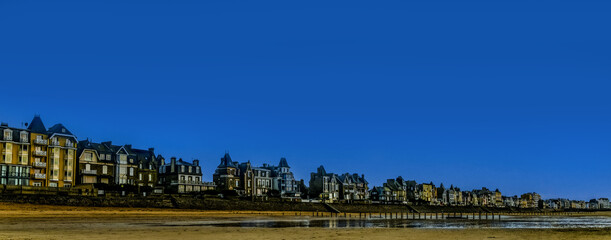 Naklejka premium Front de mer de Saint-Malo, digue de Rochebonne