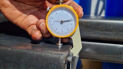 measuring the thickness of iron with a thickness gauge or sketch