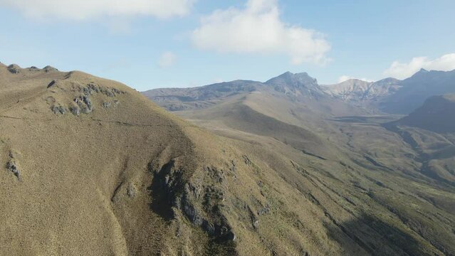 Monta&ntilde;as en los paramos de los andes.