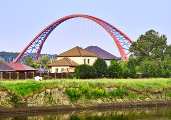 Fototapeta na wymiar Houses under the arch of the bridge